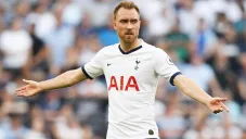 Christian Eriksen, durante un duelo con el Tottenham
