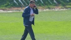 Peláez habla por celular en La Noria