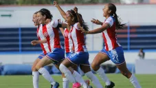 Chivas Femenil celebra una anotación contra Cruz Azul