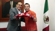 Cuauhtémoc Blanco y Julio César Chávez durante una reunión