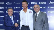 Víctor Garcés, Robert Siboldi y Alfredo Álvarez durante la presentación del entrenador