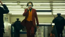 Joker camina entre la gente