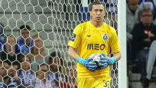 Agustín Marchesín, durante un duelo con el Porto