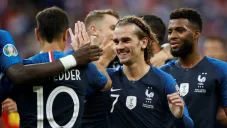 Jugadores de Francia celebran un gol