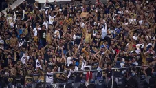 Aficionados de Pumas, en el Estadio Azteca