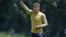 Míchel González en un entrenamiento con Pumas