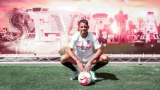 Javier Hernández, en su presentación con Sevilla
