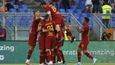 Jugadores de la Roma festejan un gol ante el Sassuolo