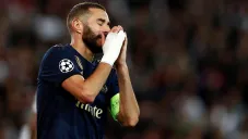 Karim Benzema se lamenta en el Parque de los Príncipes