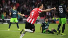 Nick Viergever festeja un gol del PSV ante el Sporting