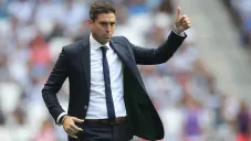 Diego Alonso da indicaciones en un juego de Rayados