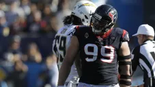 JJ Watt festeja una tackleada