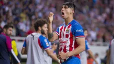 Alan Pulido festeja su gol contra Pachuca