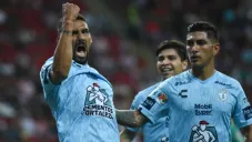 Franco Jara festeja un gol frente a Chivas