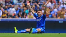 Jonathan Rodríguez festeja un gol con el Cruz Azul