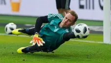 Ter Stegen se lanza en un entrenamiento con Alemania