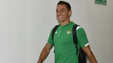 Andrés Guardado sonríe previo a un juego del Betis