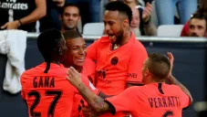 Neymar y los jugadores del PSG festejan un gol