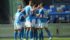 Jugadores del Napoli festeja gol contra el Brescia