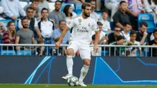 Nacho, durante un duelo con el Real Madrid