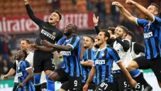 Inter de Milan celebrando su triunfo en el último Derbi della Madonnina