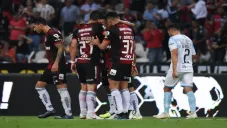 Jugadores de Atlas en el partido contra Gallos