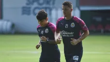 Hiram Mier junto a la Chofis López en un entrenamiento