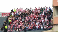 Aficionados de Chivas apoyan a su equipo