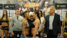 Ewa Brodnicka en una ceremonia de pesaje previa