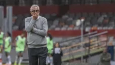 Leonardo Cuéllar en un partido con América