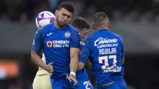 Fuerte lucha aérea por el balón en Clásico Joven