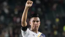Efraín Álavarez festeja en un partido del LA Galaxy