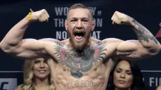 Conor McGregor durante un pesaje previo a una pelea