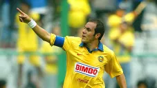 Cuauhtémoc Blanco festeja un gol con América