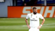 Benzema se lamenta en un juego del Real Madrid