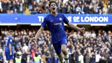 Marcos Alonso festejando su anotación