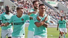 Lautaro Martínez festeja uno de sus goles vs Sassuolo