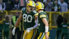 Graham celebra su touchdown con Aaron Rodgers