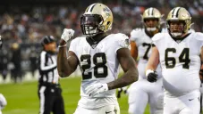 Latavius Murray festeja una anotación con los Saints