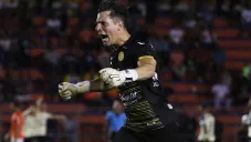 Gaspar Servio celebra un tanto de Dorados