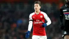 Mesut Özil durante un partido del Arsenal