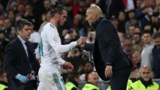 Zidane y Bale se saludan durante un duelo del Real Madrid