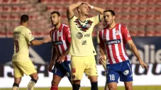 Guido Rodríguez se lamenta en el juego ante San Luis