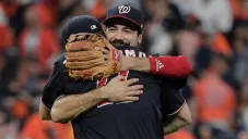 Anthony Rendón y Ryan Zimmerman festejan al final del partido