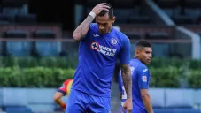 Milton Caraglio se lamenta en un juego de Cruz Azul