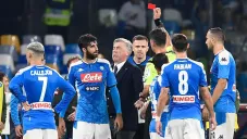 Carlo Ancelotti recibe la tarjeta roja ante Atalanta