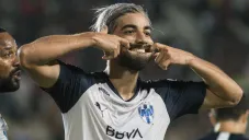 Rodolfo Pizarro festeja un gol con el Monterrey