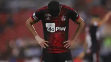 Facundo Barceló lamentando la derrota ante San Luis