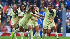 Diana González es felicitada por su anotación