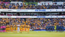 El Querétaro y Tigres guardan un minuto de silencio por Diana
